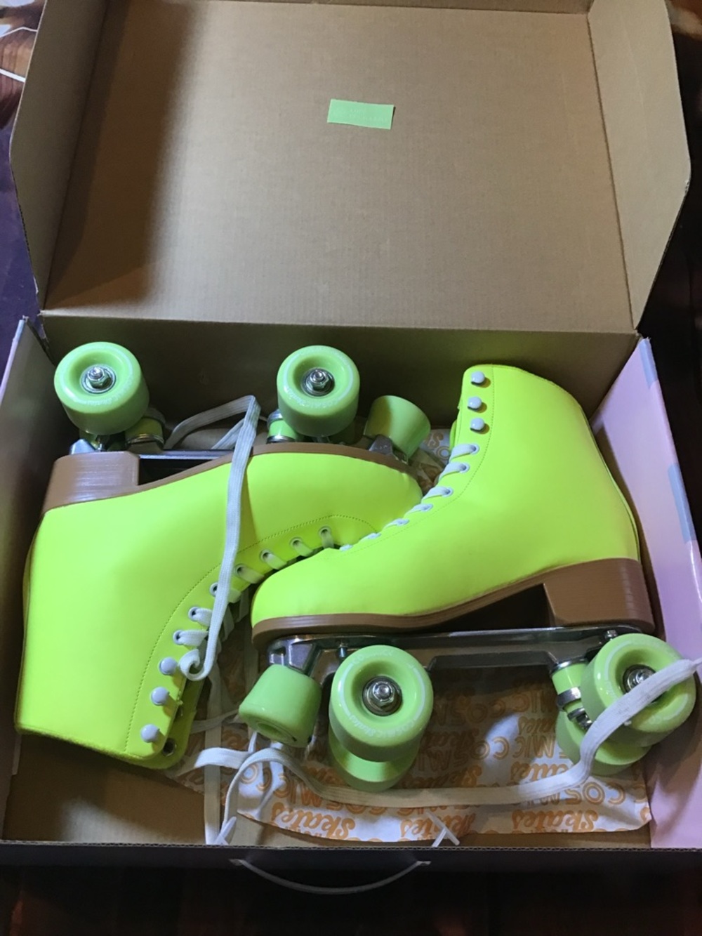 Cosmic skates Josie sign roller skates limelight size US7 w/box - Picture 4 of 10